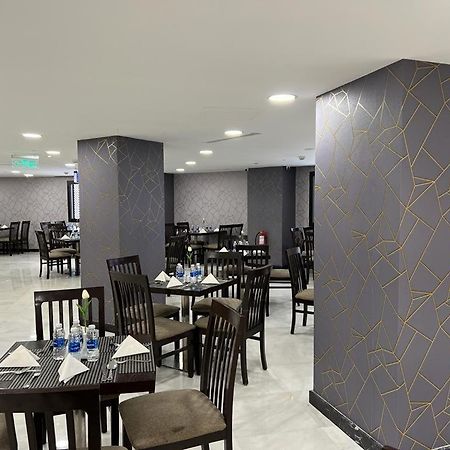 Al Ansar Golden Tulip Hotel Medina Bagian luar foto