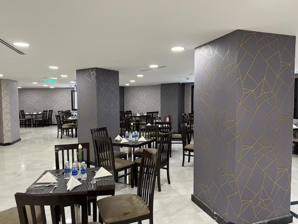 Al Ansar Golden Tulip Hotel Medina Bagian luar foto