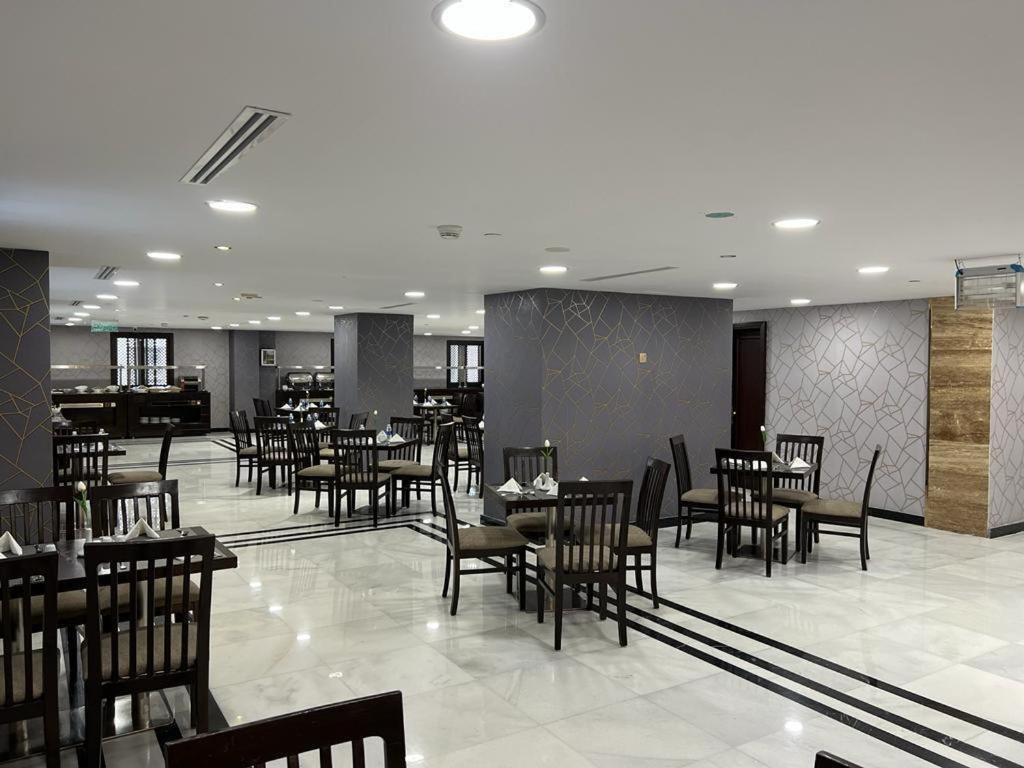 Al Ansar Golden Tulip Hotel Medina Bagian luar foto