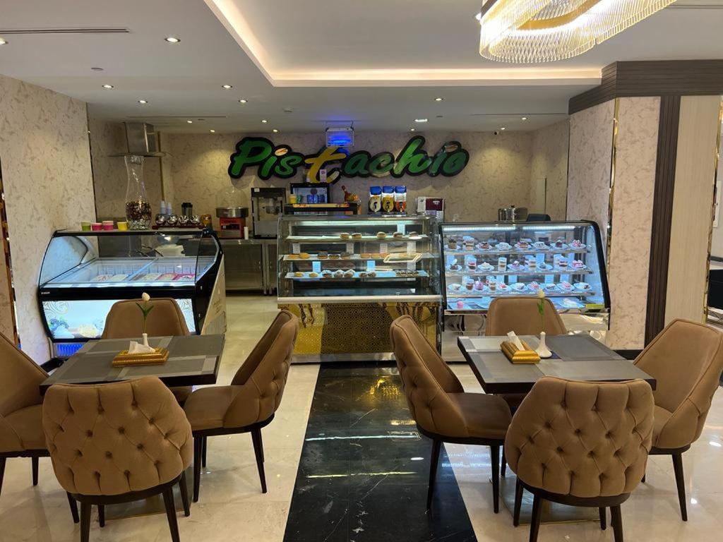 Al Ansar Golden Tulip Hotel Medina Bagian luar foto