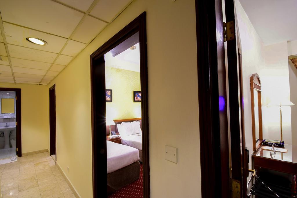 Al Ansar Golden Tulip Hotel Medina Bagian luar foto