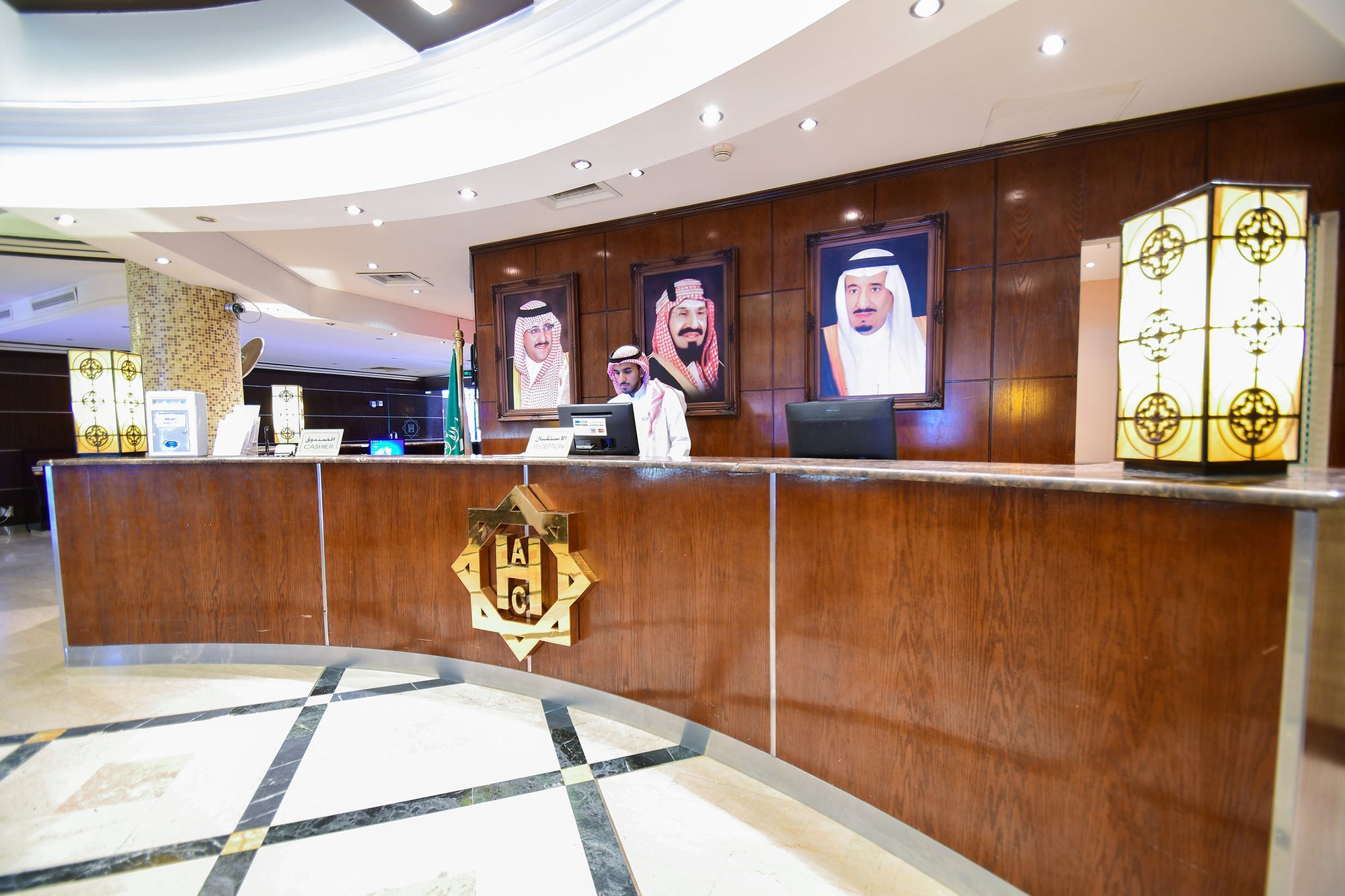 Al Ansar Golden Tulip Hotel Medina Bagian luar foto