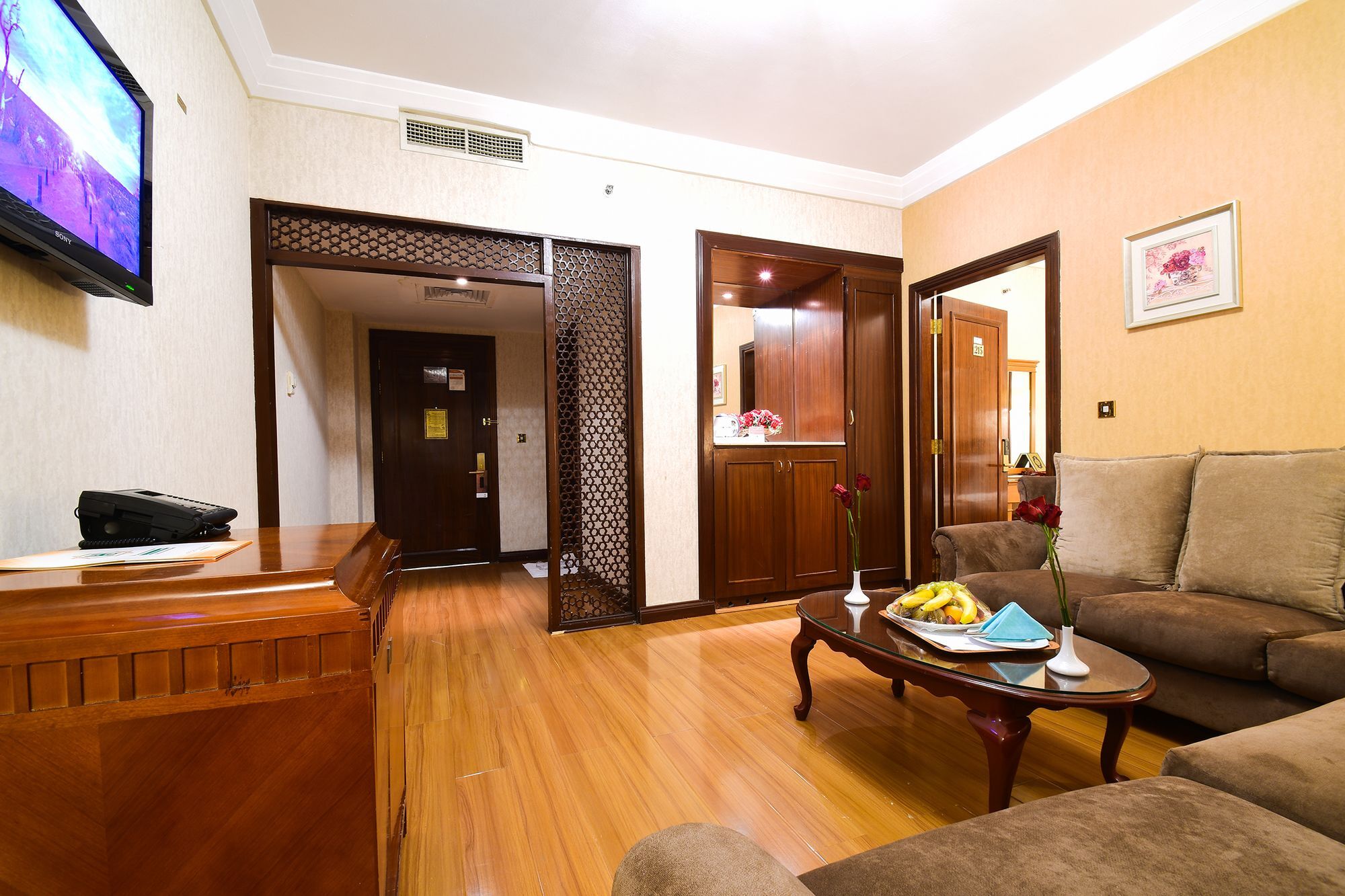 Al Ansar Golden Tulip Hotel Medina Bagian luar foto