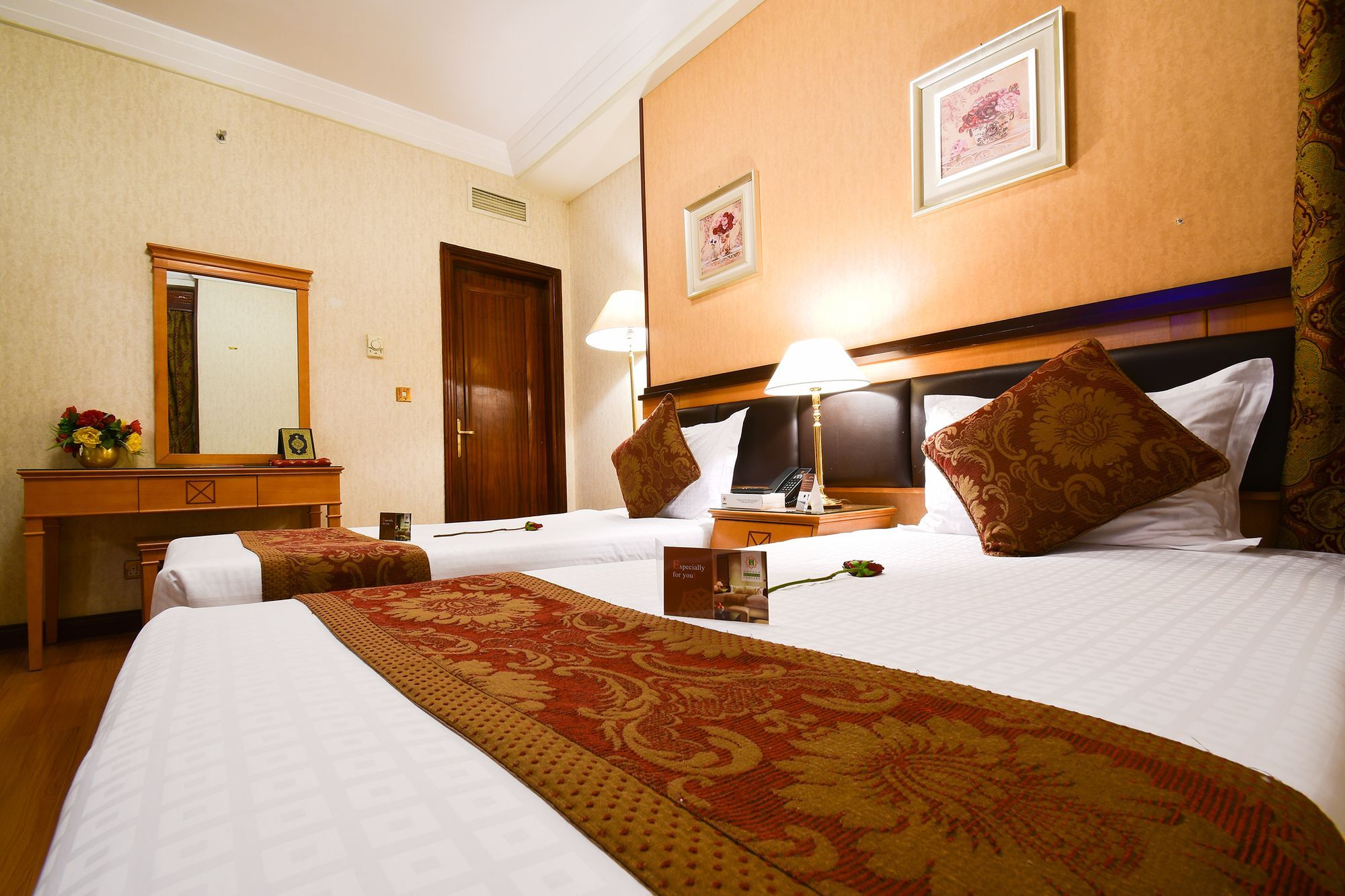 Al Ansar Golden Tulip Hotel Medina Bagian luar foto
