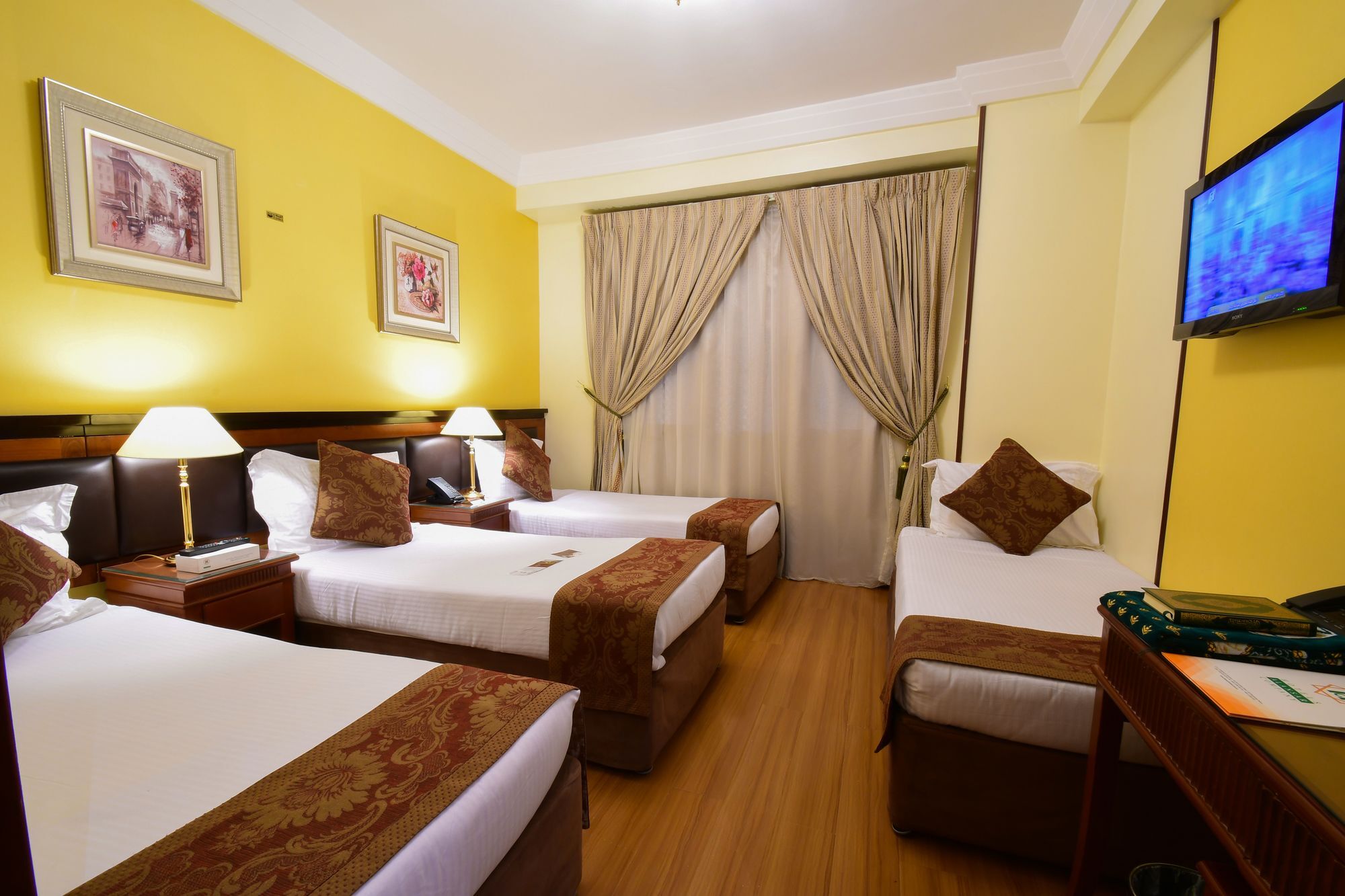 Al Ansar Golden Tulip Hotel Medina Bagian luar foto