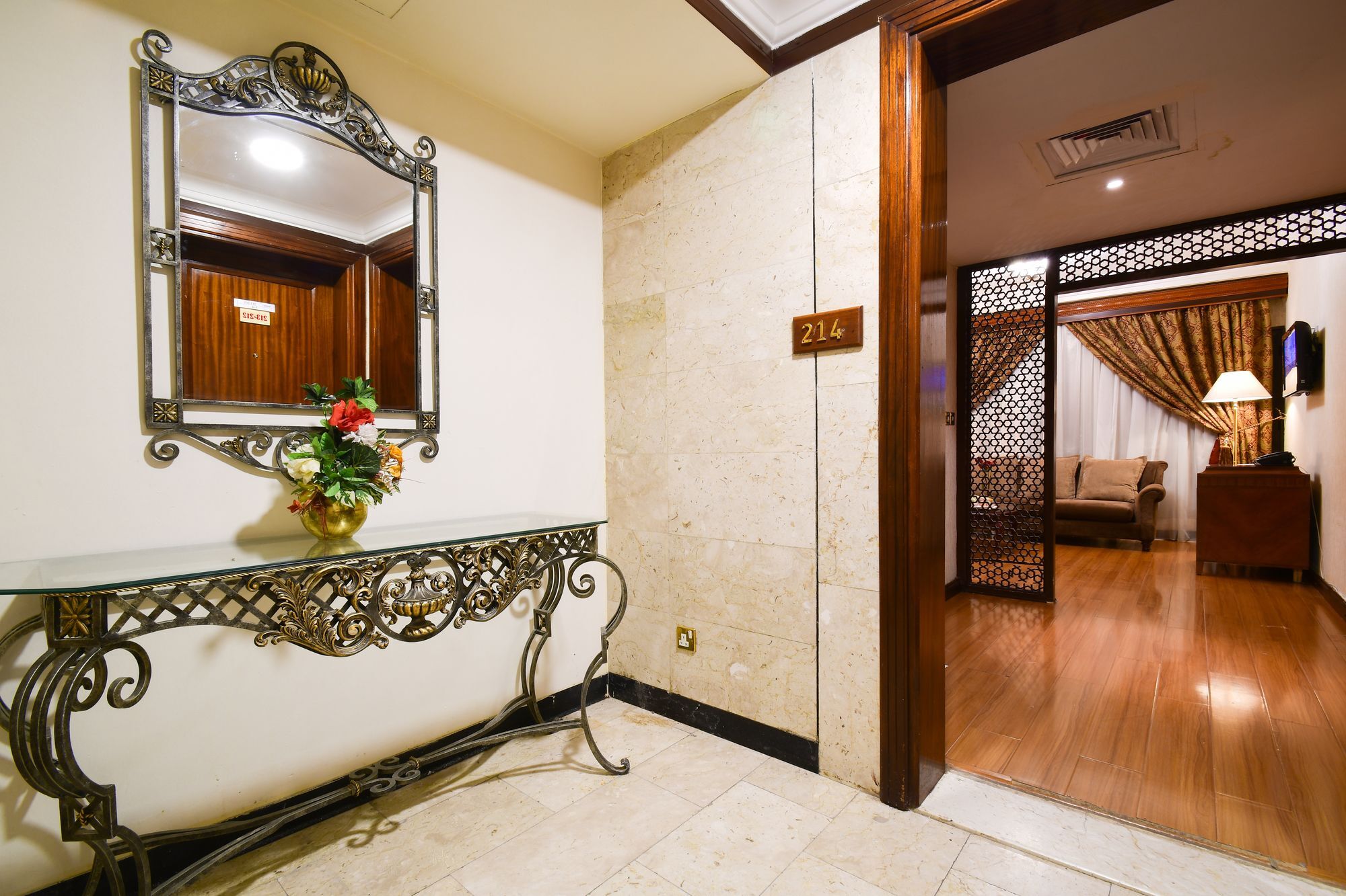 Al Ansar Golden Tulip Hotel Medina Bagian luar foto