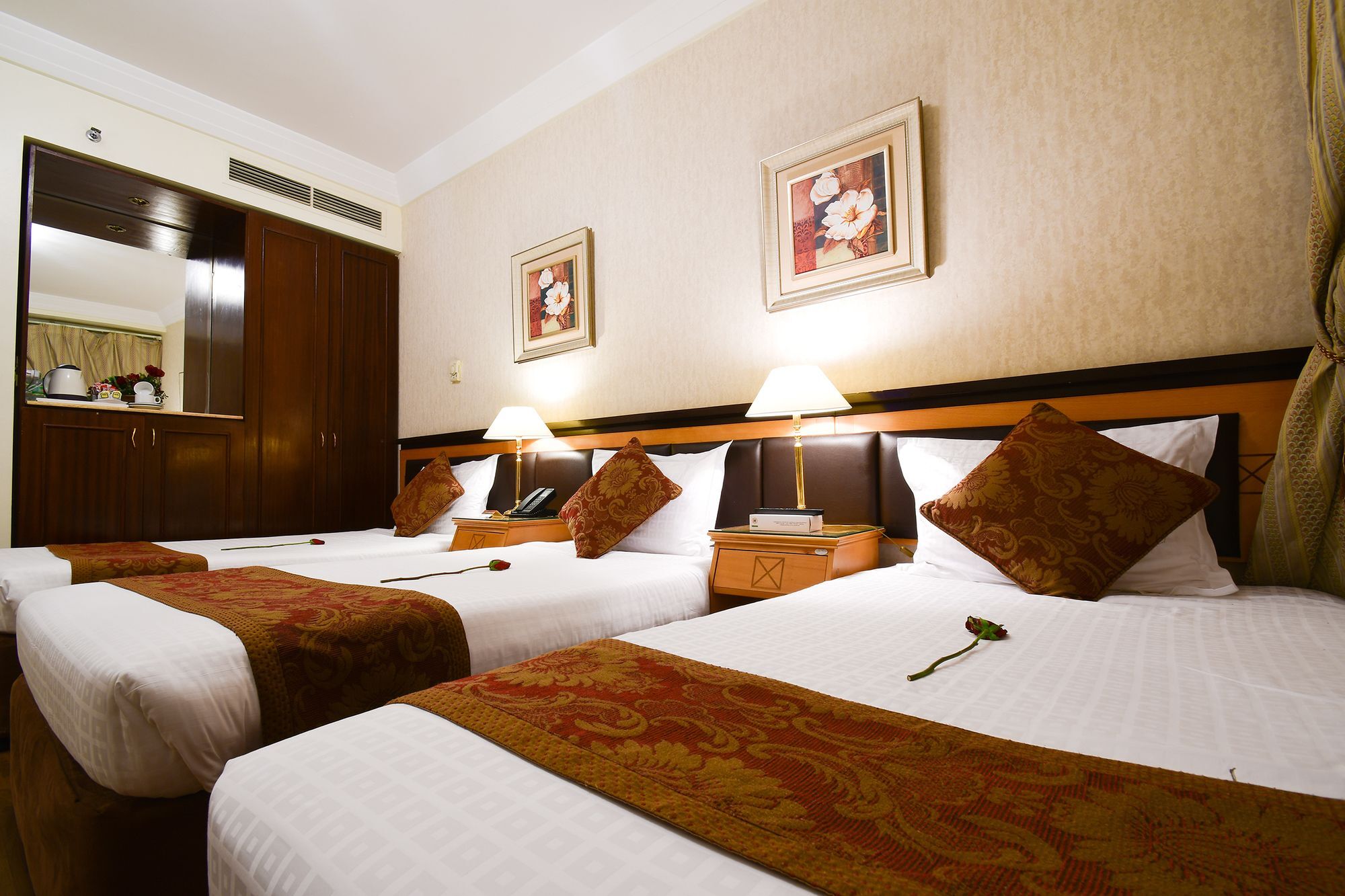 Al Ansar Golden Tulip Hotel Medina Bagian luar foto