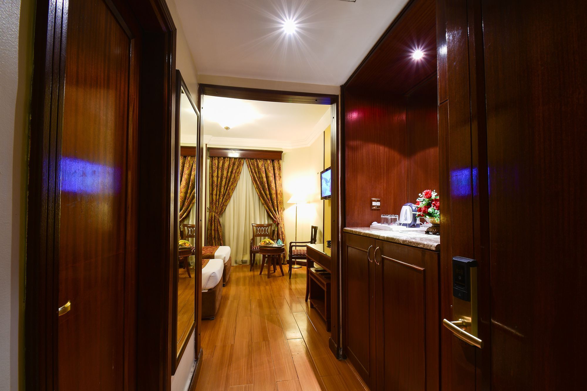 Al Ansar Golden Tulip Hotel Medina Bagian luar foto