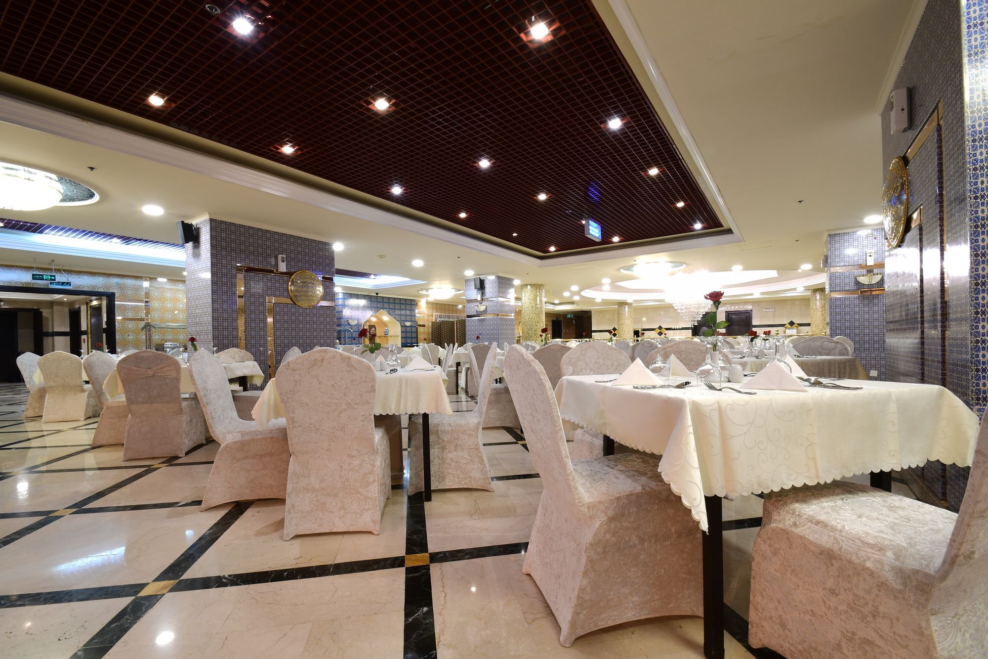 Al Ansar Golden Tulip Hotel Medina Bagian luar foto