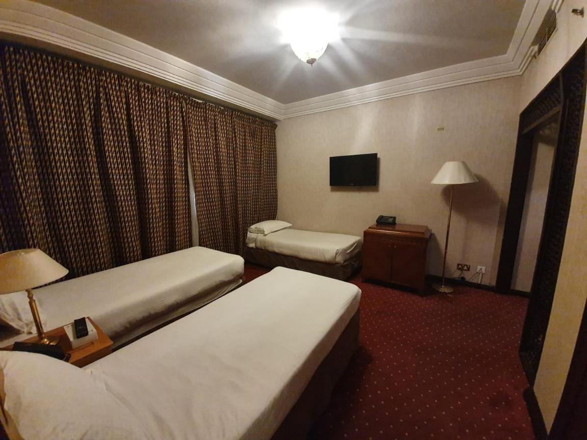 Al Ansar Golden Tulip Hotel Medina Bagian luar foto